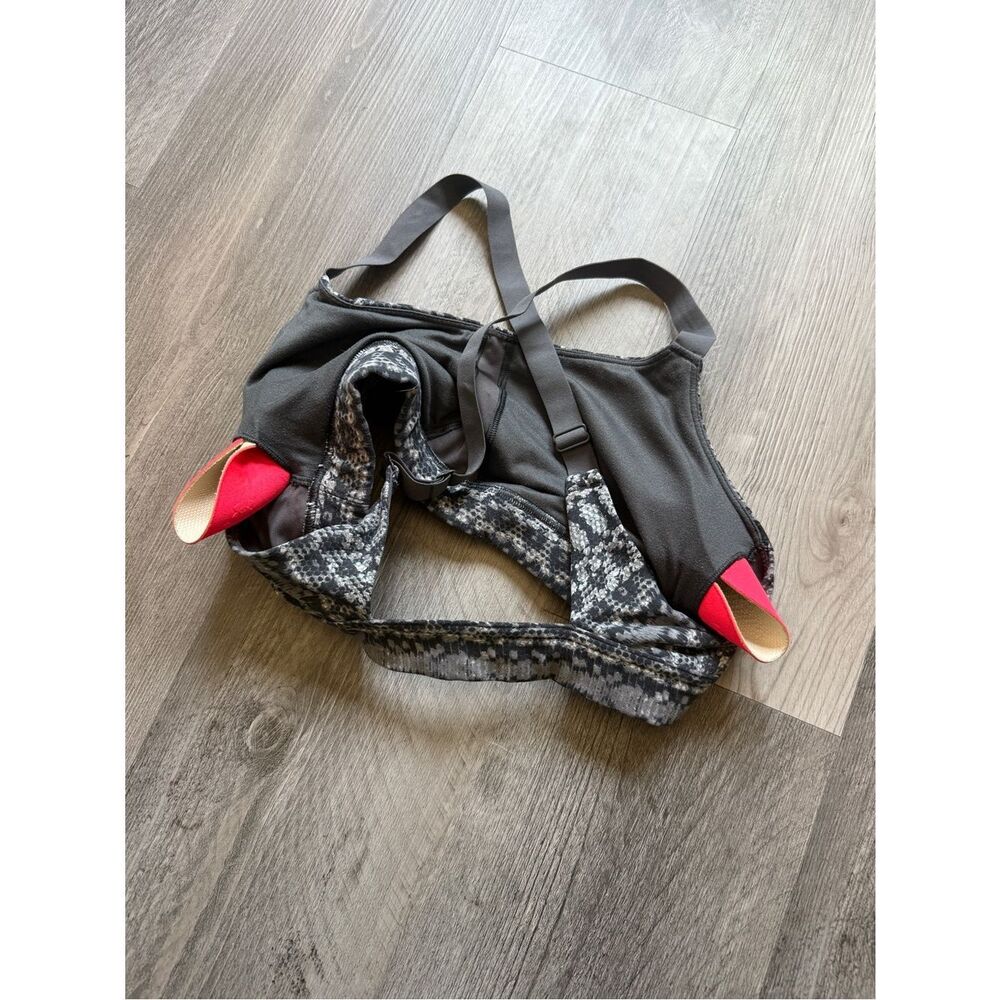 Under Armour Mid Impact Eclipse Sports Bra Snakeskin Print Adjustable - Picture 9 of 10